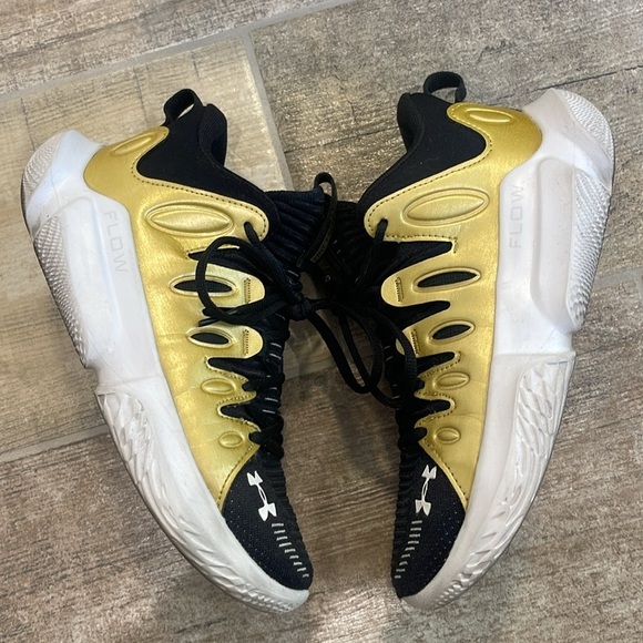 Under Armour Womens UA W Flow Breakthru 4 Black & Gold Basketball Sneakers 7 - Picture 4 of 10